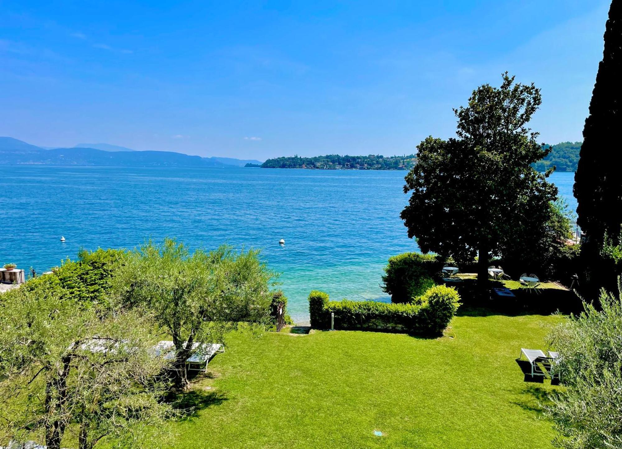 Luxury Lakeside Apartment Right On The Water Salò Exterior foto