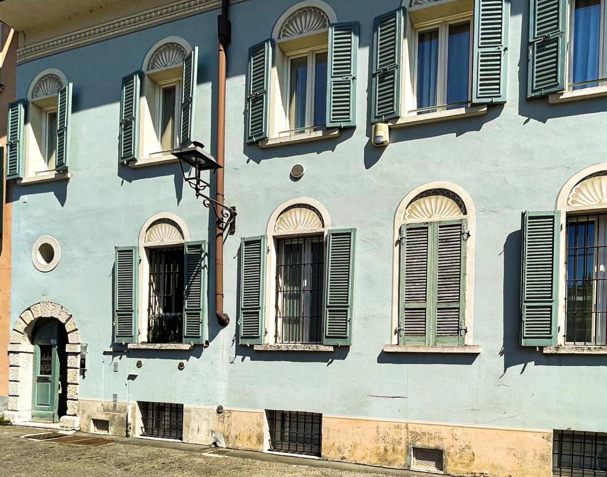 Luxury Lakeside Apartment Right On The Water Salò Exterior foto