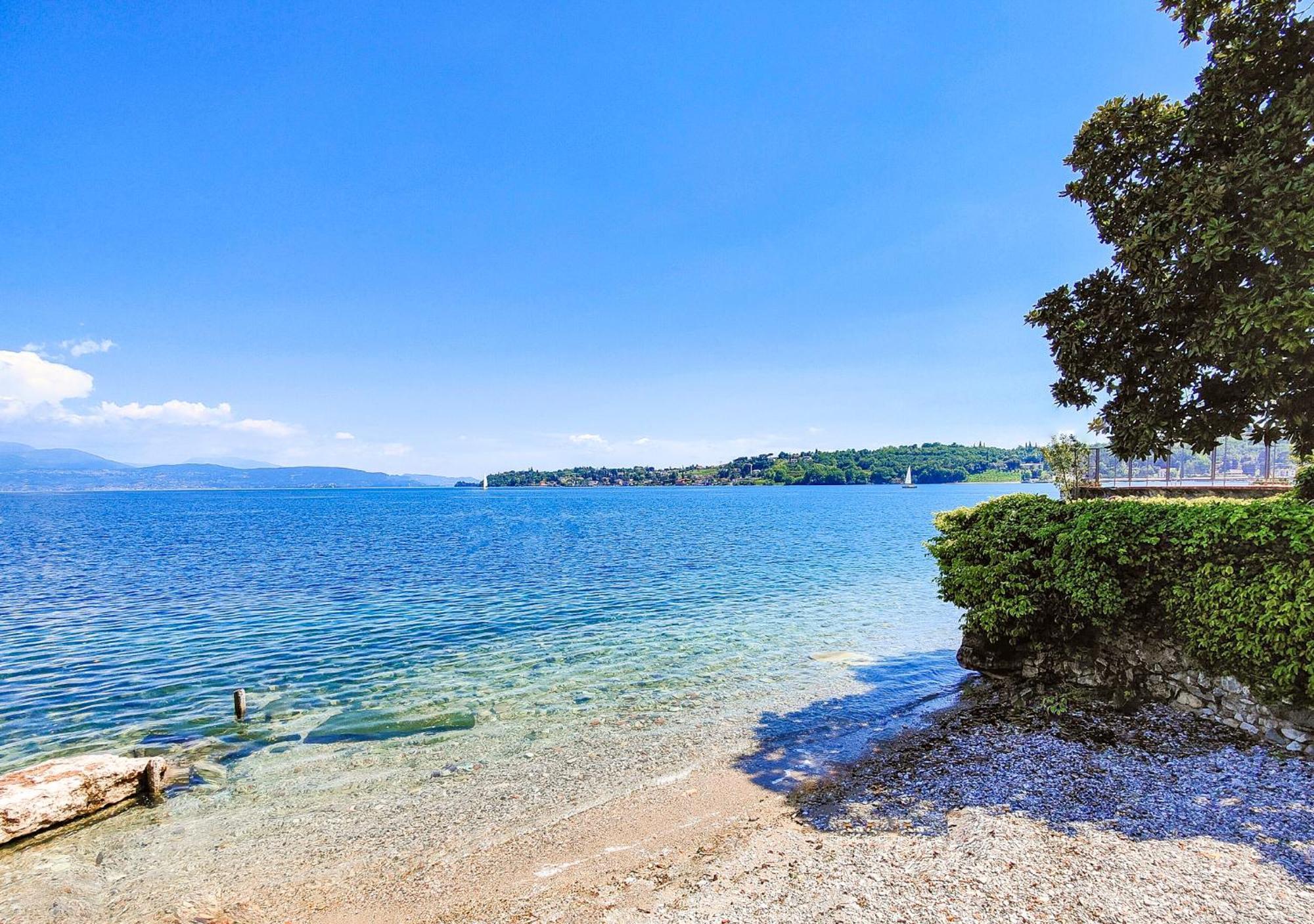 Luxury Lakeside Apartment Right On The Water Salò Exterior foto