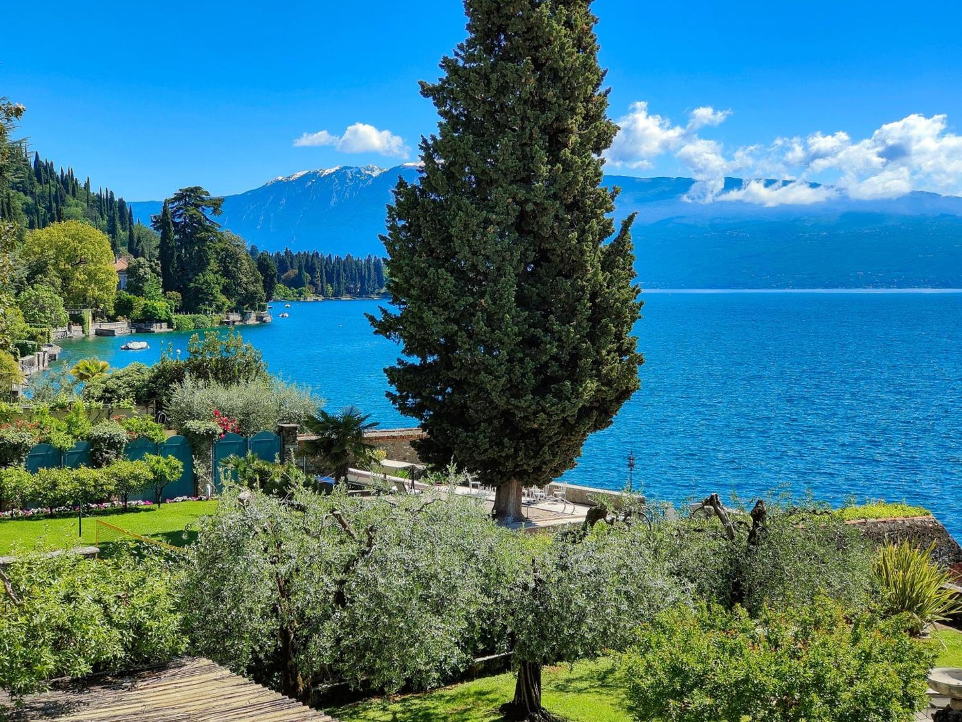 Luxury Lakeside Apartment Right On The Water Salò Exterior foto
