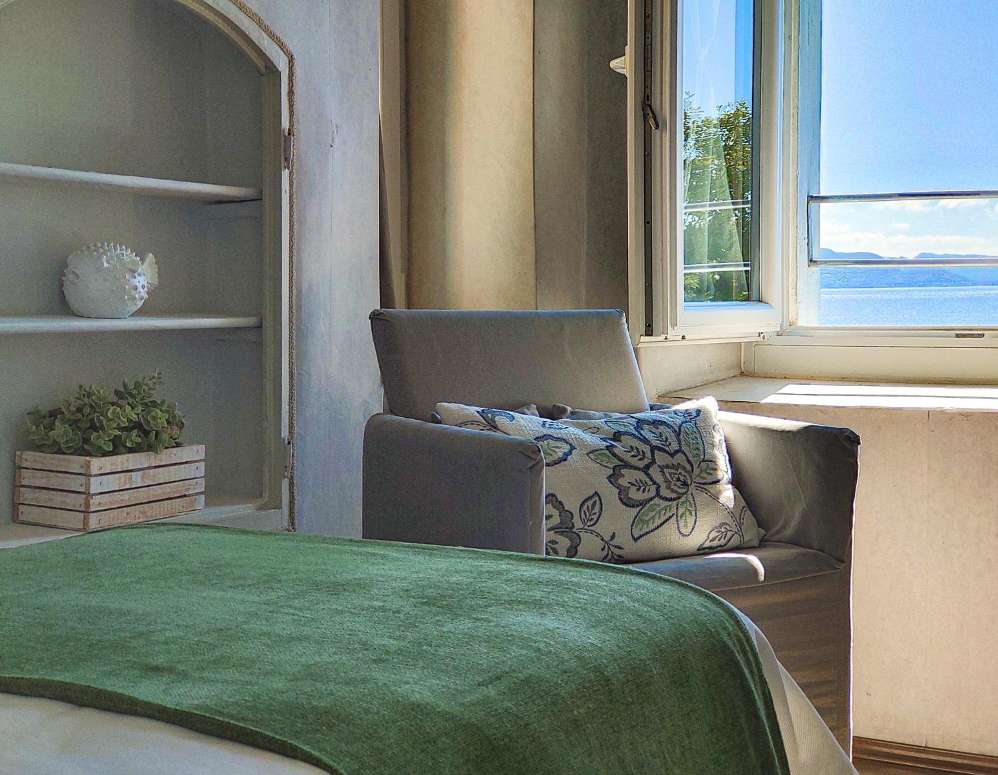 Luxury Lakeside Apartment Right On The Water Salò Exterior foto