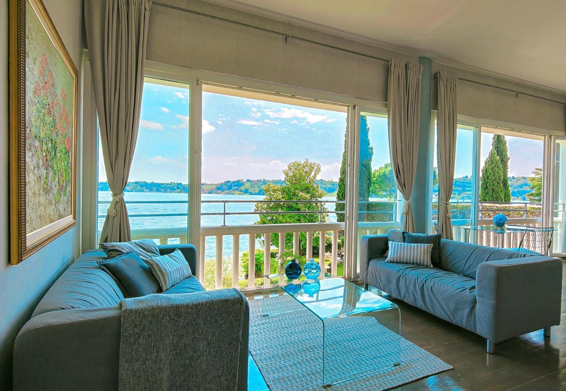 Luxury Lakeside Apartment Right On The Water Salò Exterior foto