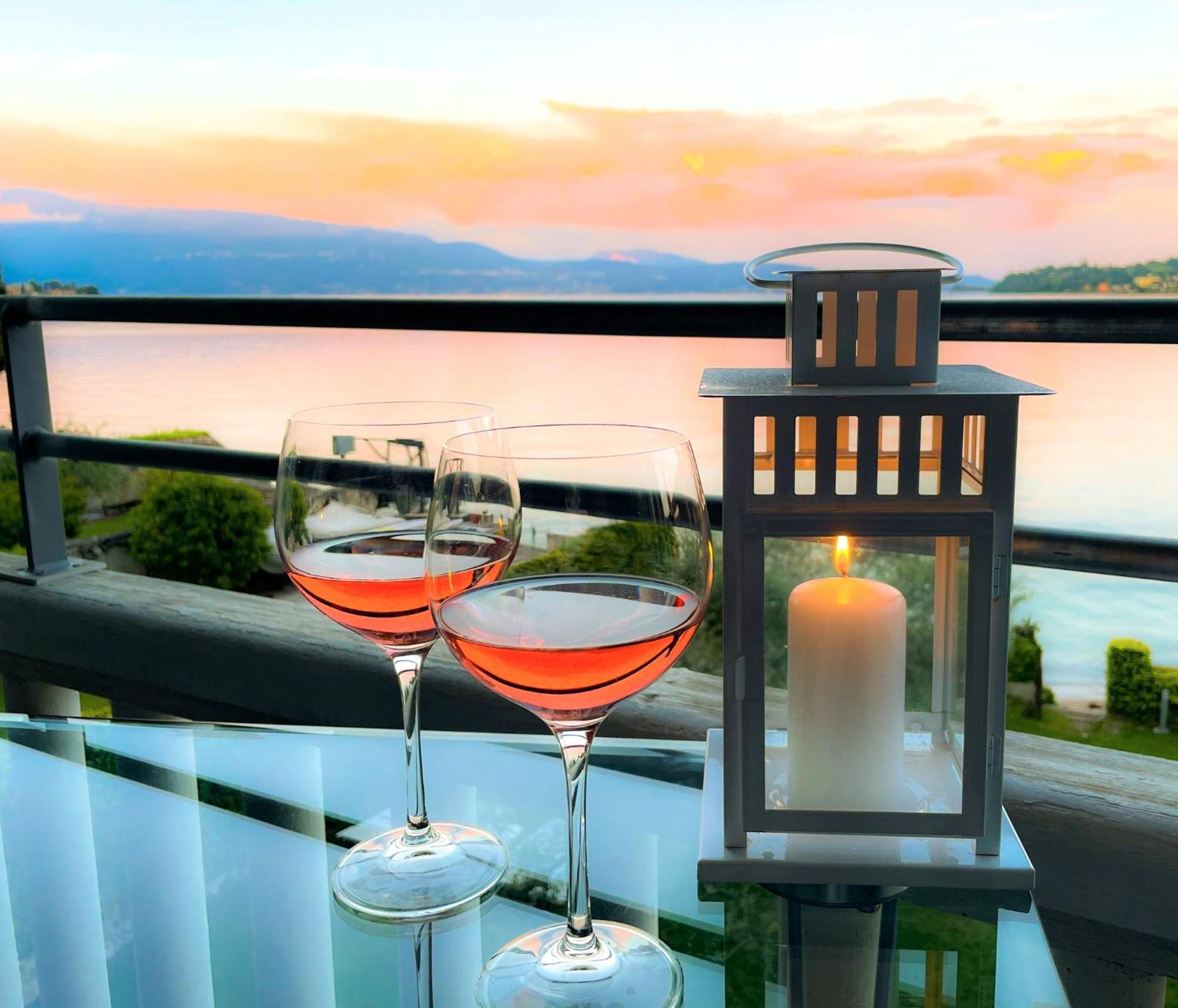 Luxury Lakeside Apartment Right On The Water Salò Exterior foto